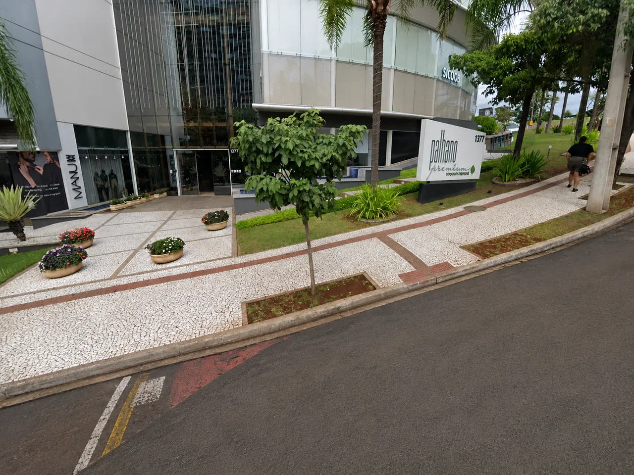 Fachada do edifício comercial onde fica o escritório da Vertex, em Londrina.